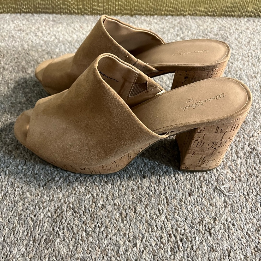 Tan Universal Thread heeled mule